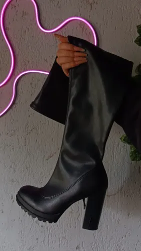 Bota over the knee (OTK)