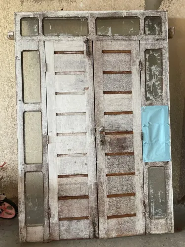2 portas iguais com dois lados 1,63 largura por 2,40 de altura