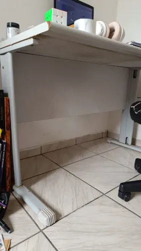 Mesa e cadeira para computador