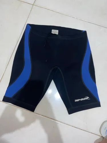 Classic 2mm Neoprene Short, cor azul. TAM "M"
