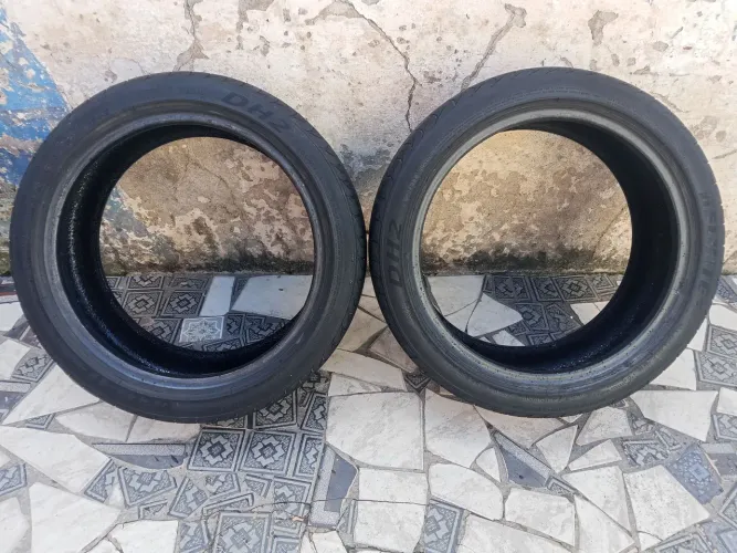 Vendo Pneus Aro 15 perfil baixo 185/45/15 !!!!!!!