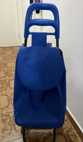 Carrinho de compras azul e Moop, Dois pelo preço de um. 