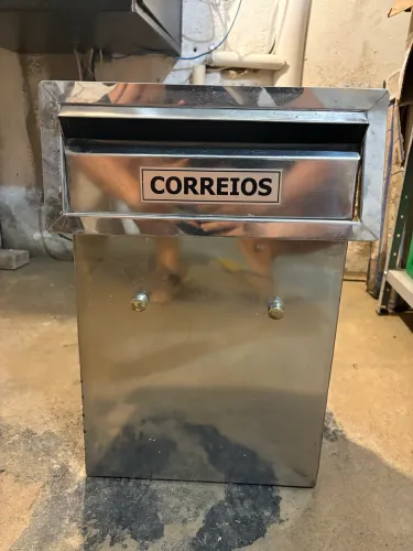 Caixa de correio inox modelo em L