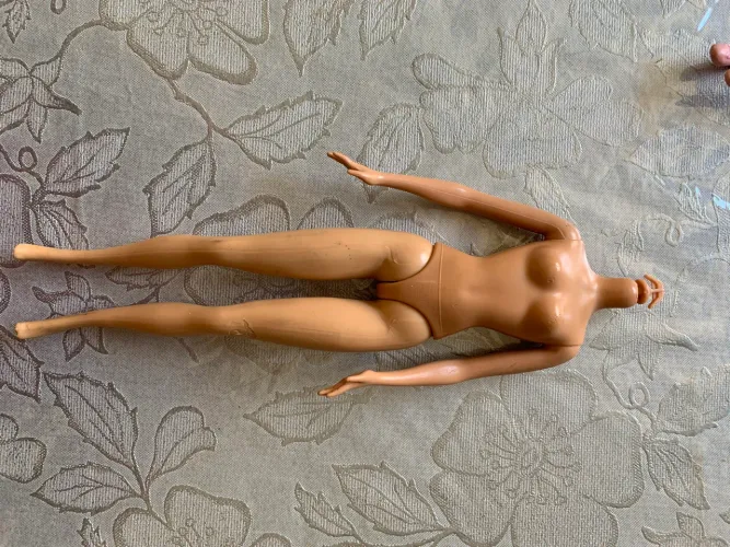 Corpo Barbie belly button 