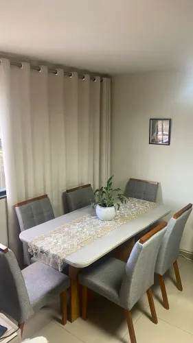 Conjunto Mesa de Jantar 6 Lugares com Tampo de Vidro + 6 Cadeiras Estofadas