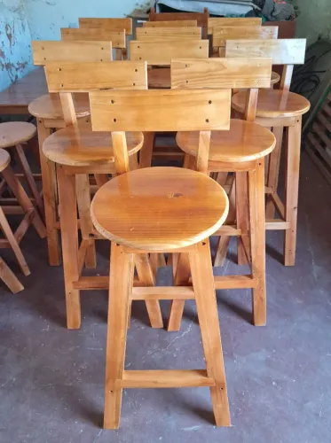 Banquetas de madeira com encosto (novas)