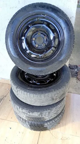 Rodas aro14, pneus dois novos e dois meia vida.