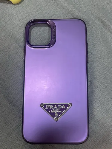 capinha/case iphone 11 roxa com logo da prada poucas marcas de uso 