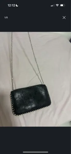 Bolsa zara preta com detalhes prata