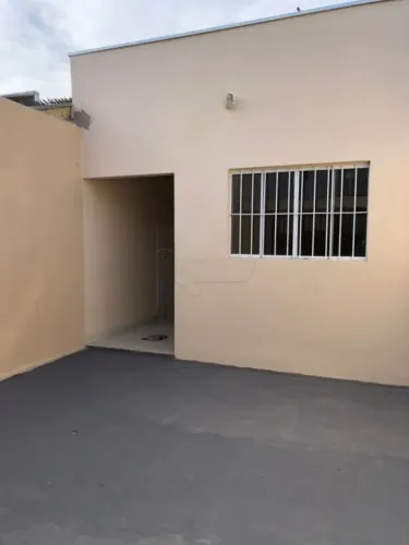 2 DORMITÓRIOS, SALA, COZINHA COM GABINETE, WC SOCIAL.