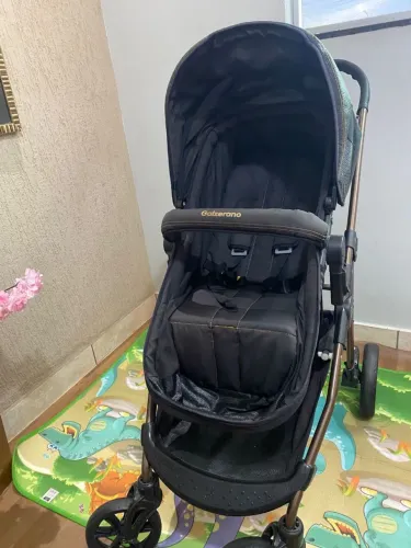 Carrinho Galzerano com bebe conforto e base 