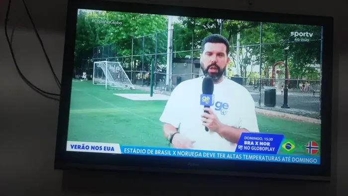 TV 42 POLEGADAS NAO É SMART