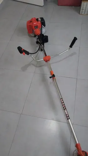 Vende se máquina de cortar grama knagasaki semi nova / pagamento somente a vista 