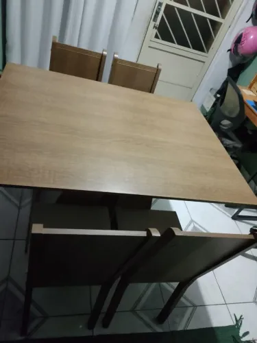 VENDE-SE MESA ( 4 CADEIRAS )