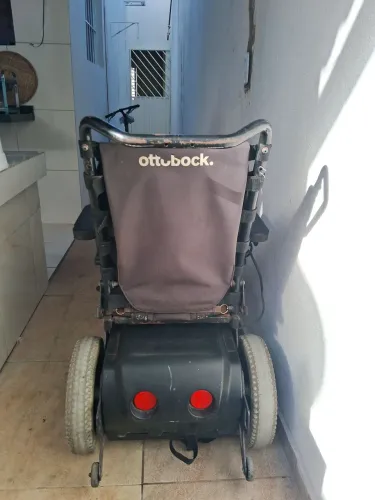 Cadeira de rodas motorizada ottobock b 400 usada ótimas condições de uso 1600 reais tel 
