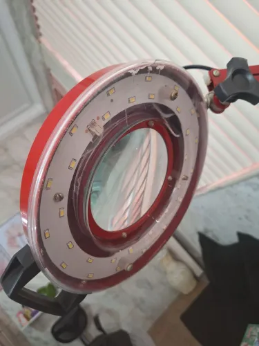 Luminária para estética com lupa