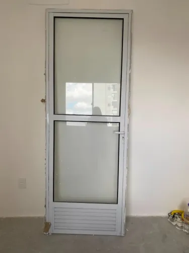 Porta em Esquadria para Lavanderia