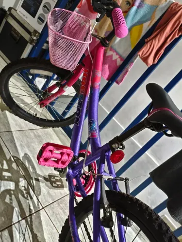 Bicicleta infantil bem conservada semi nova