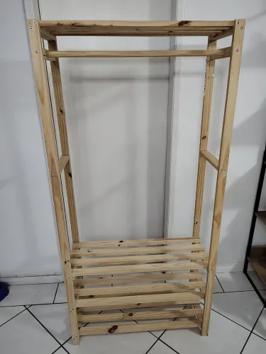 Arara cabideiro closet de roupas. 