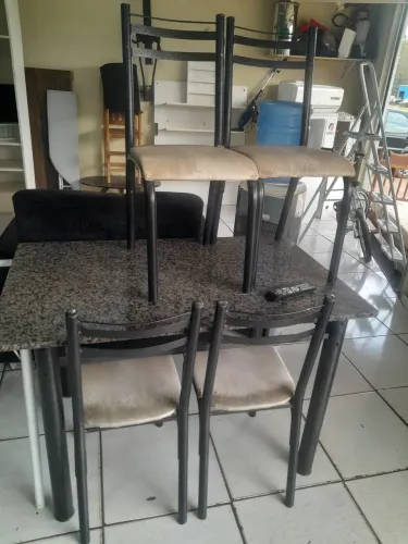 MESA MÁRMORE COM 4 CADEIRAS