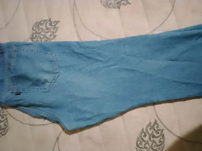 Calça jeans da Toulon tamanho 46, só foi usada duas vezes, perfeito estado....