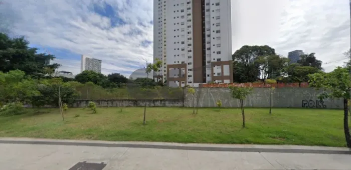 Terreno Comercial com 810m² à Venda na Chácara Santo Antônio, São Paulo/SP