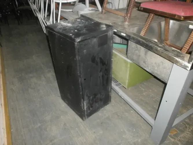 balcão de chapa - cor preto com 1 porta