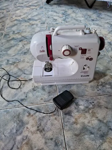 Maquina de costura Elgin R$350,00