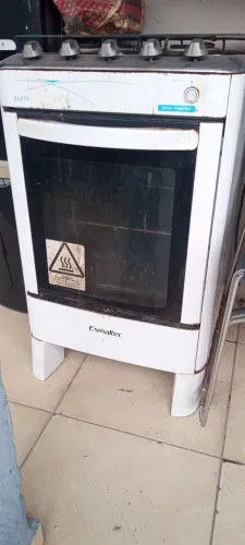 vendo um fogão de 4 boca. Esmaltec 