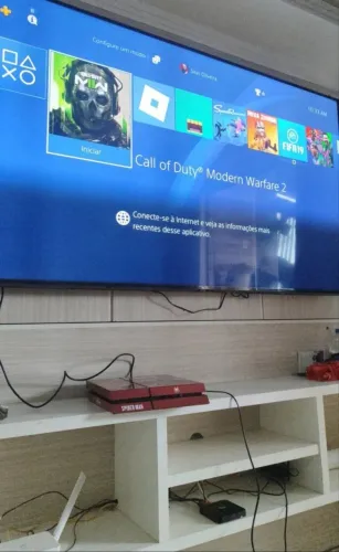 Playstation 4 com 2 controles + Pes 2019