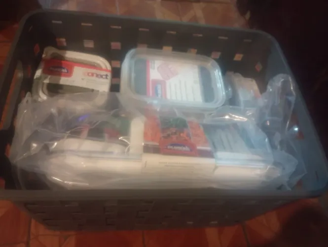 Conjunto de potes com pestequeira 