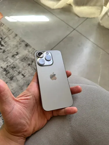 iPhone 15 pro Titanium