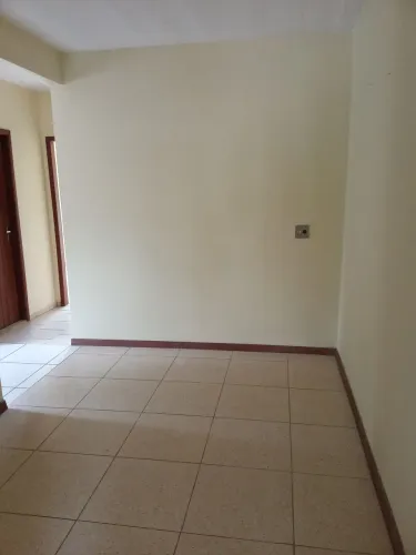 Apartamento nível da rua não tem escada