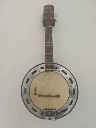 Banjo Rozini em excelente estado