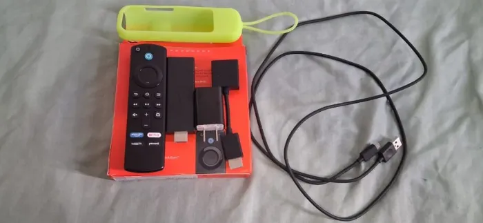 Amazon Fire TV Stick 3ª Geração Full HD + Controle Alexa + Capa Protetora