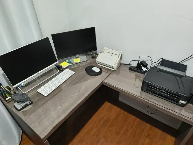 Mesa em L para escritório marca Kappesberg carvalho
