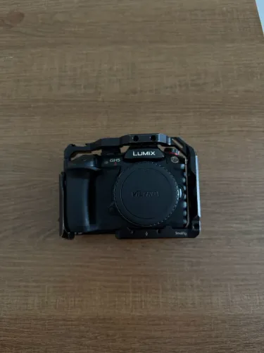 Lumix GH5II + Viltrox EF + 3 Baterias originais 