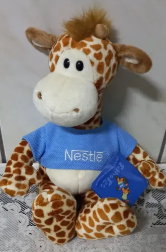 Pelúcia girafa colecionável coleção Filhotes Nestlé