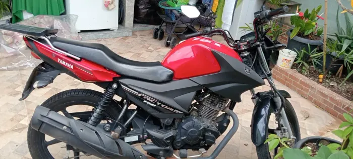 Vendo moto 2021