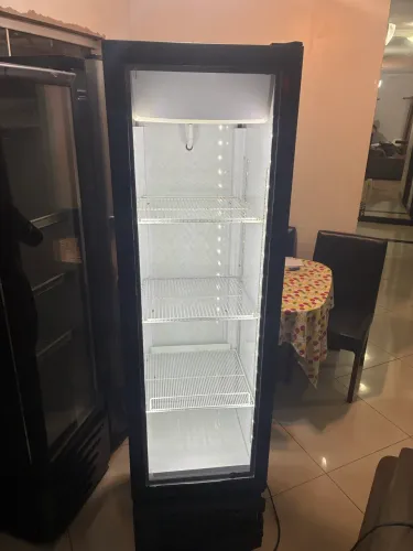 Freezer expositor slim com LED , 230 litros 