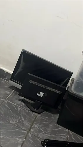 Vendo dois monitores