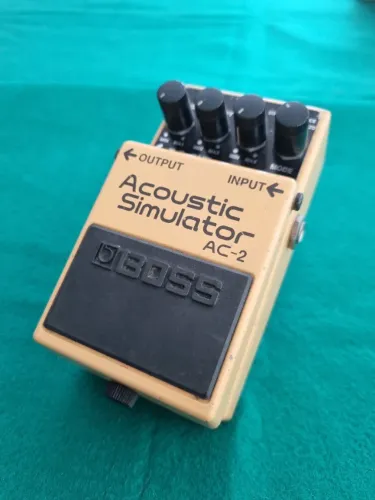 Boss AC-2 Acoustic Simulator. Ótimo com poucas marcas de uso.
