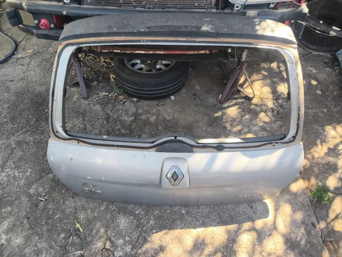 Tampa Traseira Renault Clio
