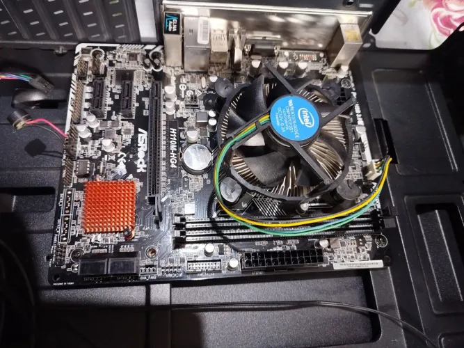 Kit Placa mãe Asrock H110m hg4 + Pentium G4600 7° Geração e Gabinete gamer TGT