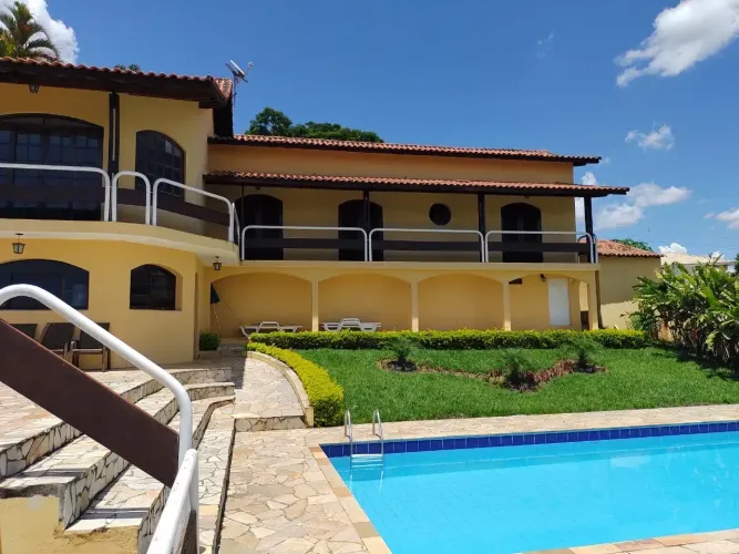 Sobrado para venda com 300 metros quadrados com 3 quartos em Centro - Igaratá - SP