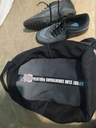 CHUTEIRA NIKE QUADRA-CAMPO PONTUAÇÃO 38 A 39 MOCHILA DO CORINTHIANS 