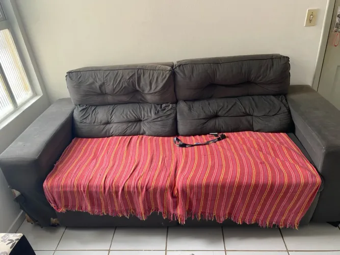 Vendo sofá retrátil e rack com painel 