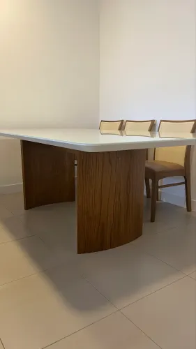 Mesa de jantar sofisticada seminova
