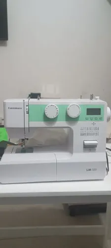 Máquina de costura eletronica