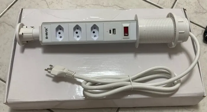 Torre de tomada 20 A - TRÊS TOMADAS+USB+USB-C